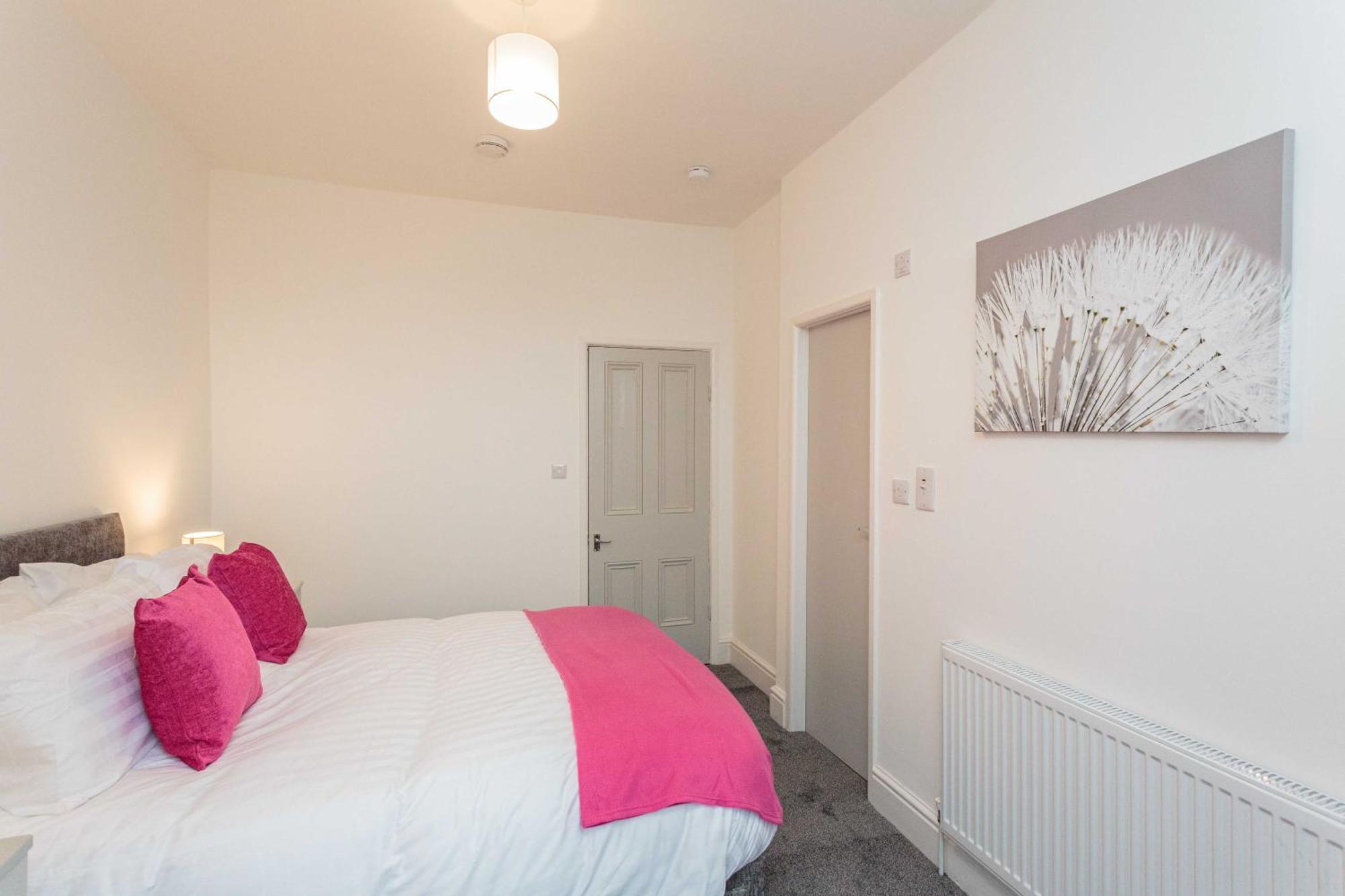 Cherry Property - Berry Apartments Blackpool Room photo