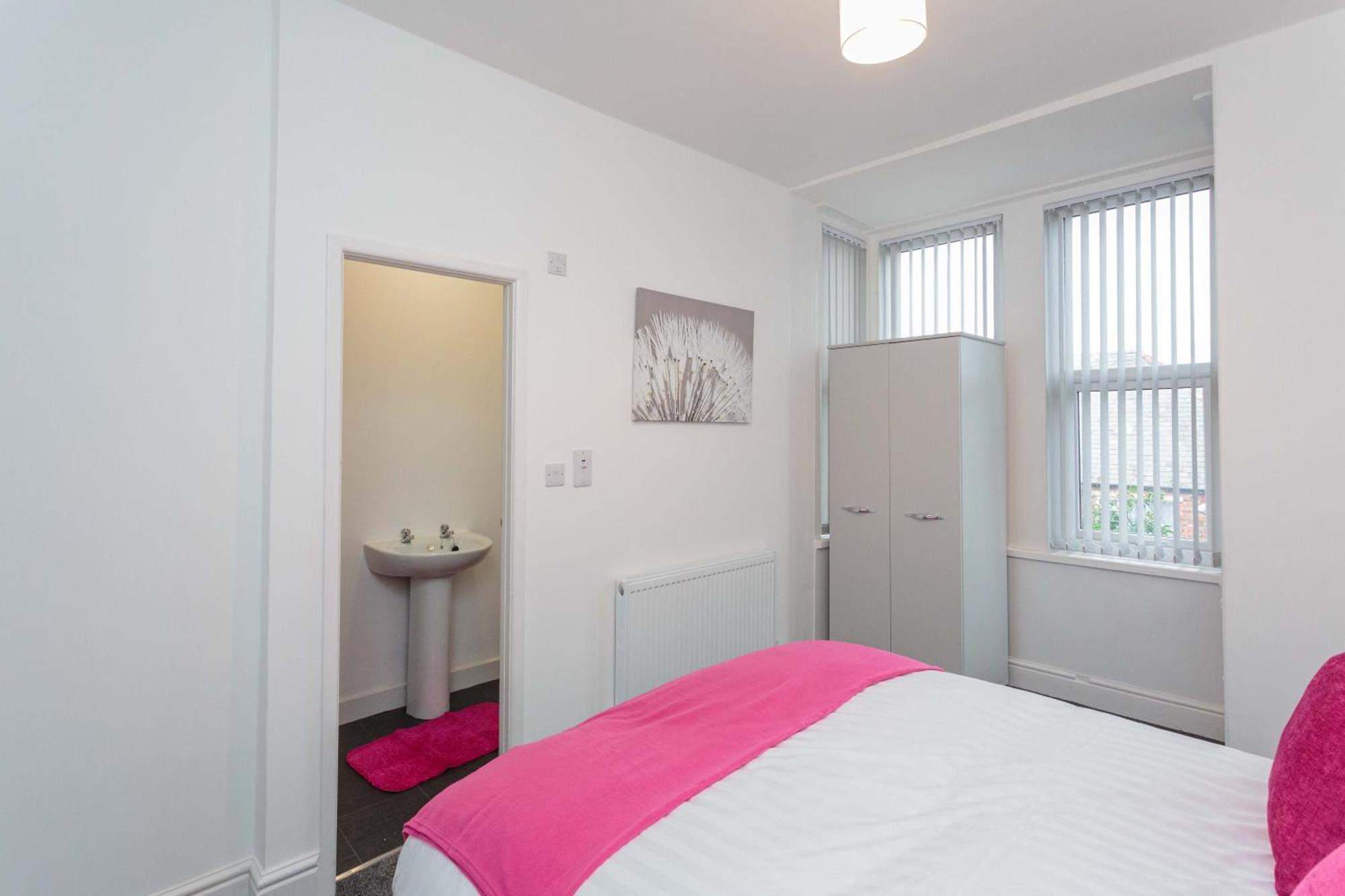 Cherry Property - Berry Apartments Blackpool Room photo
