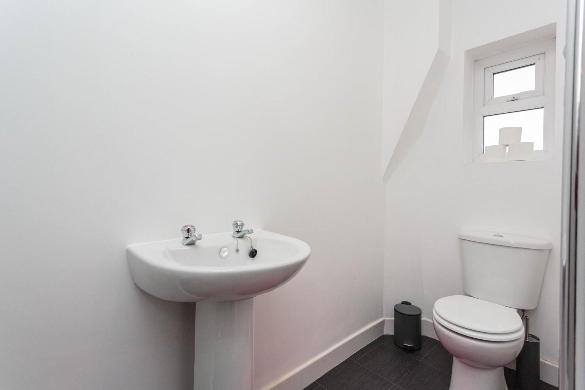 Cherry Property - Berry Apartments Blackpool Room photo