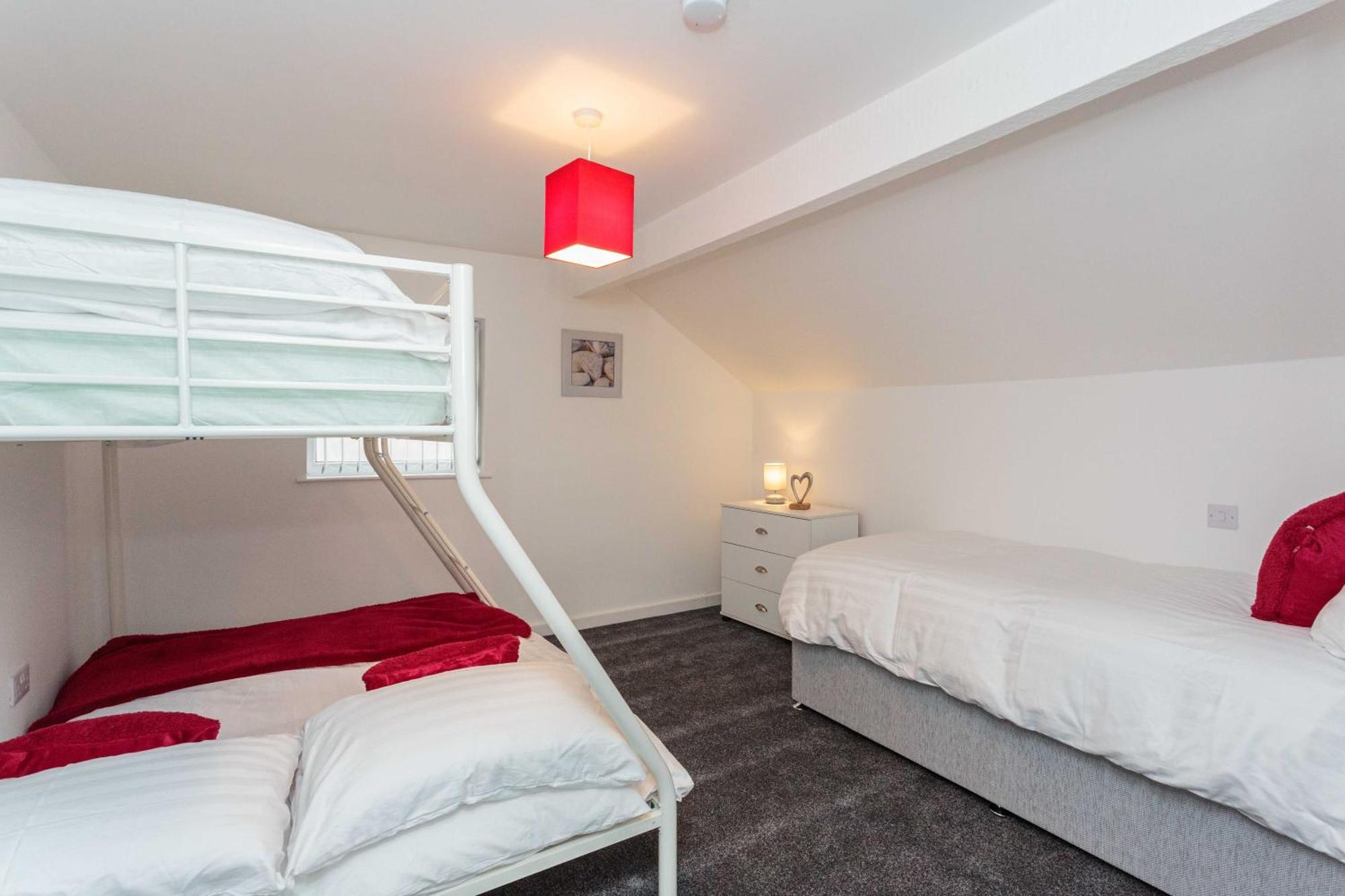 Cherry Property - Berry Apartments Blackpool Room photo