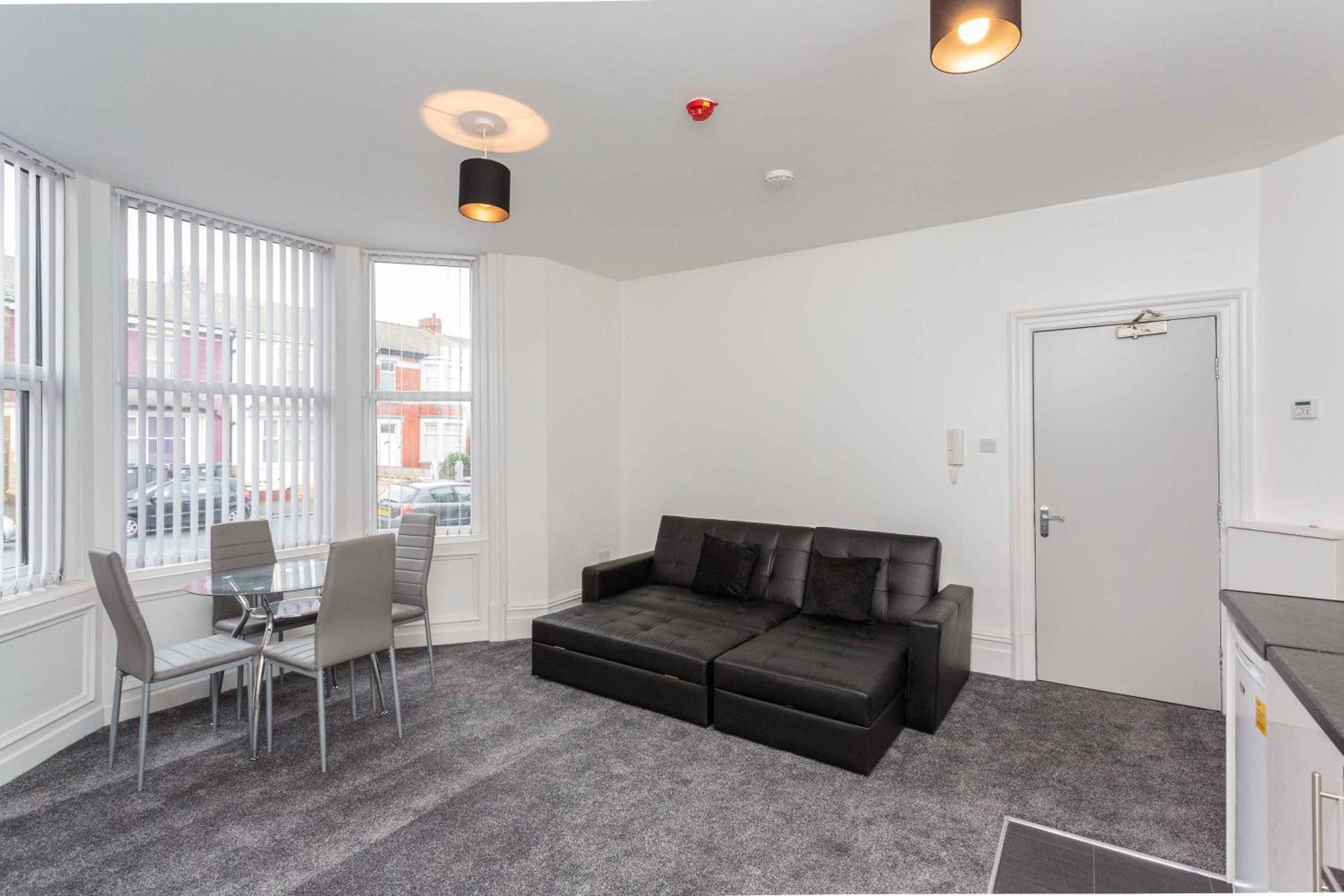 Cherry Property - Berry Apartments Blackpool Room photo