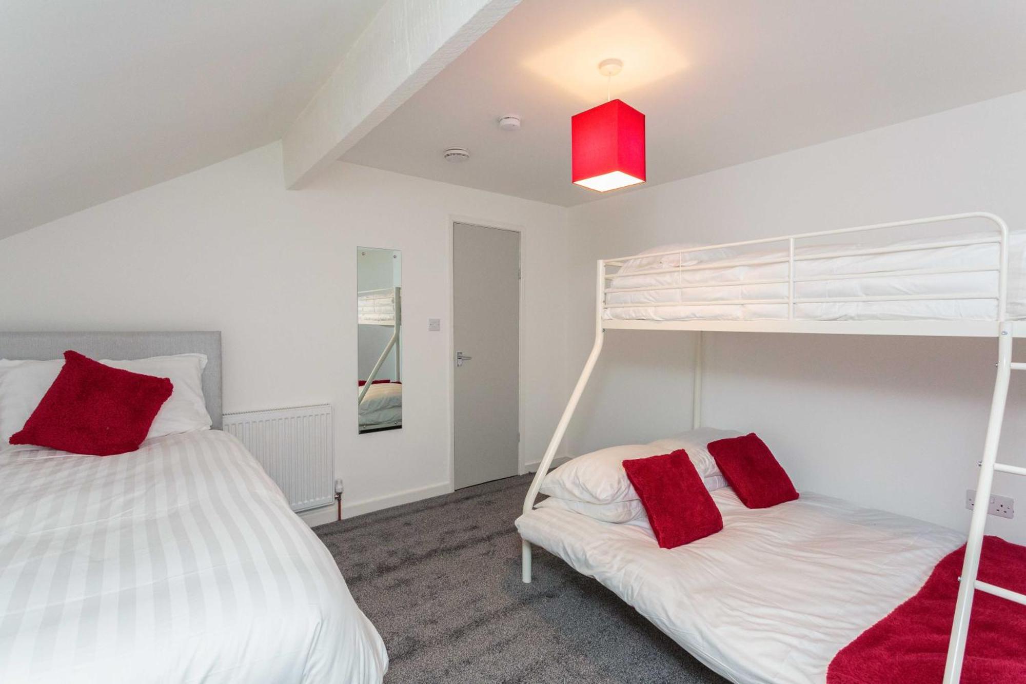 Cherry Property - Berry Apartments Blackpool Room photo